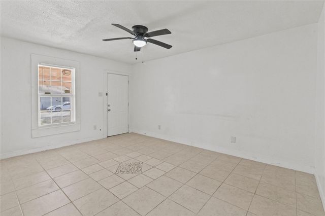 319 E B Street, La Porte, TX 77571