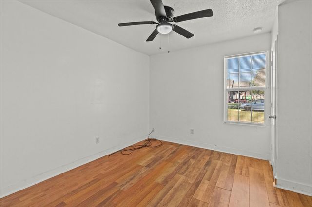 319 E B Street, La Porte, TX 77571