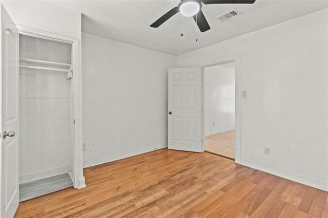 319 E B Street, La Porte, TX 77571