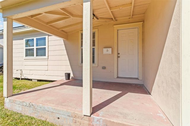 319 E B Street, La Porte, TX 77571