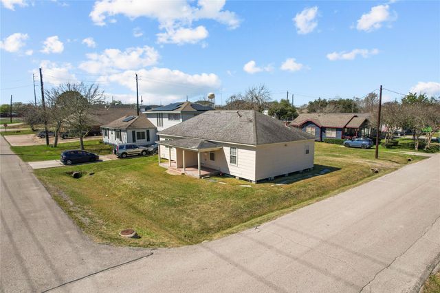 319 E B Street, La Porte, TX 77571