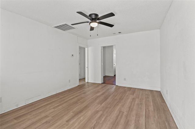 319 E B Street, La Porte, TX 77571