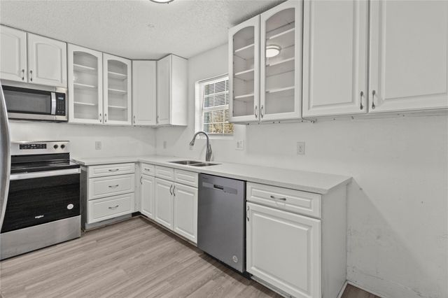 319 E B Street, La Porte, TX 77571