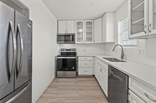 319 E B Street, La Porte, TX 77571