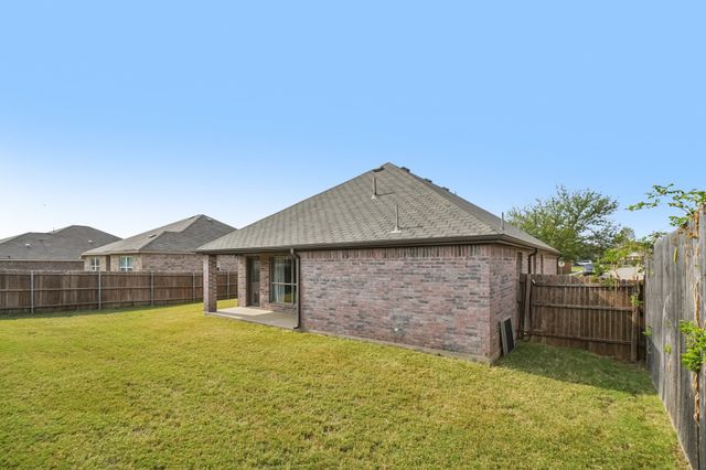 36 Heron Drive, Sanger, TX 76266