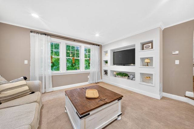 118 Pine Ridge Rd, Reading, MA 01867