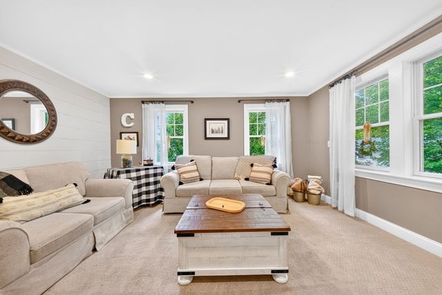 118 Pine Ridge Rd, Reading, MA 01867