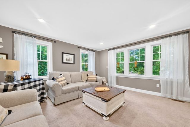 118 Pine Ridge Rd, Reading, MA 01867
