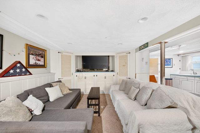 118 Pine Ridge Rd, Reading, MA 01867