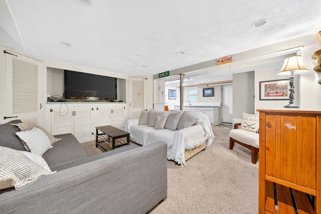 118 Pine Ridge Rd, Reading, MA 01867