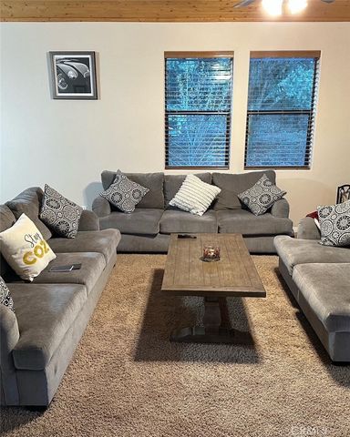 2504 Glacier Drive, Frazier Park, CA 93225