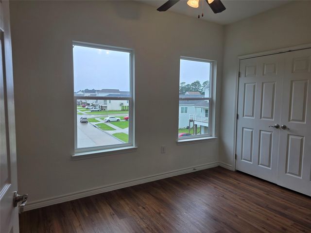 6102 White Oak Drive, Hitchcock, TX 77563