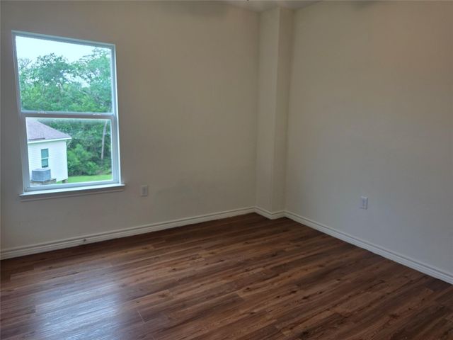 6102 White Oak Drive, Hitchcock, TX 77563