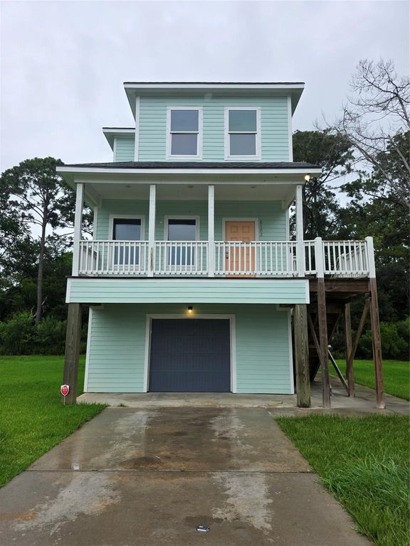 6102 White Oak Drive, Hitchcock, TX 77563