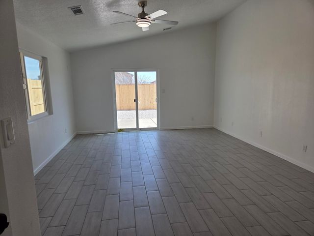 516 Foyt Drive SW, Albuquerque, NM 87121