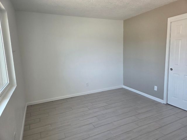 516 Foyt Drive SW, Albuquerque, NM 87121