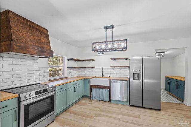 5324 Cathy St, Milton, FL 32583