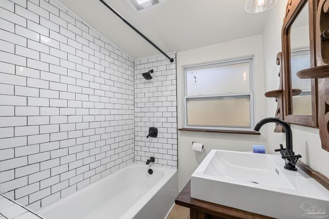 5324 Cathy St, Milton, FL 32583