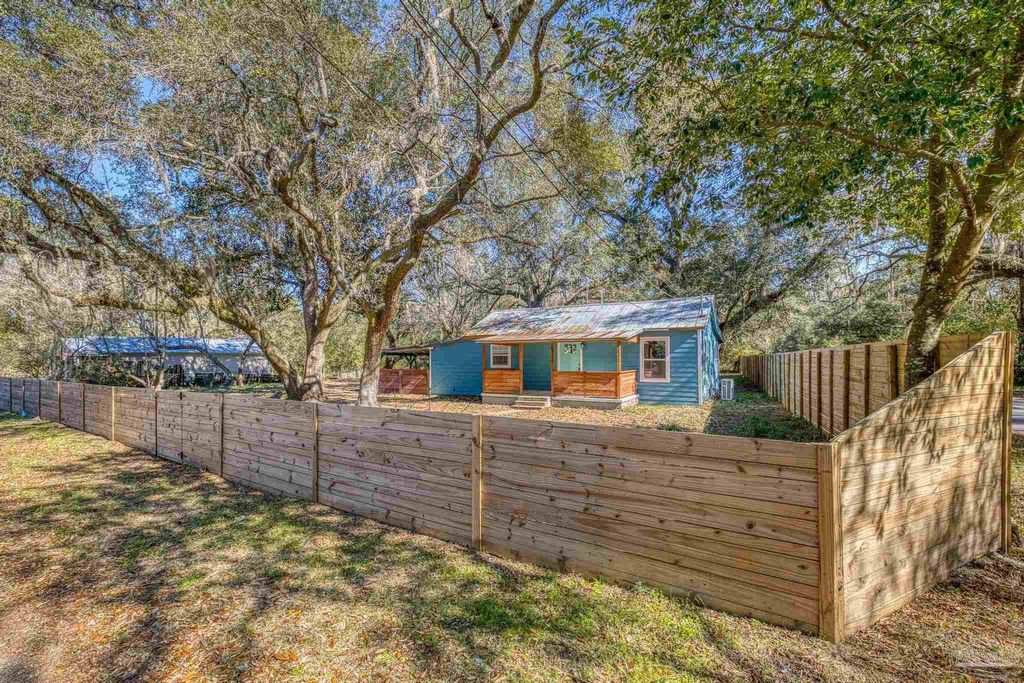 5324 Cathy St, Milton, FL 32583