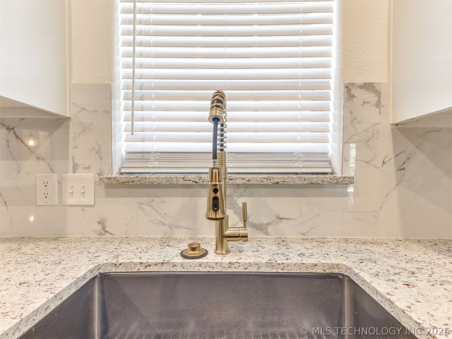 5770 W 41st Street, Tulsa, OK 74107