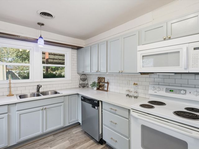 3804 Pershing Avenue, Fort Worth, TX 76107