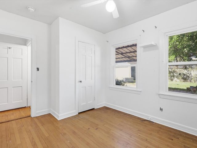 3804 Pershing Avenue, Fort Worth, TX 76107