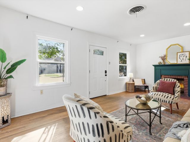 3804 Pershing Avenue, Fort Worth, TX 76107