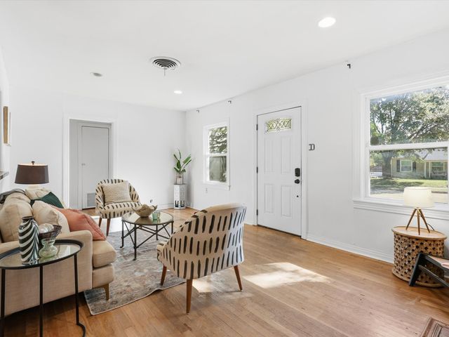 3804 Pershing Avenue, Fort Worth, TX 76107