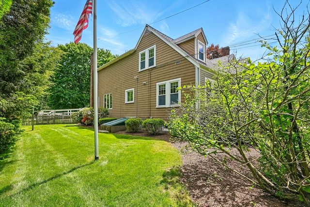 247 South St, Wrentham, MA 02093