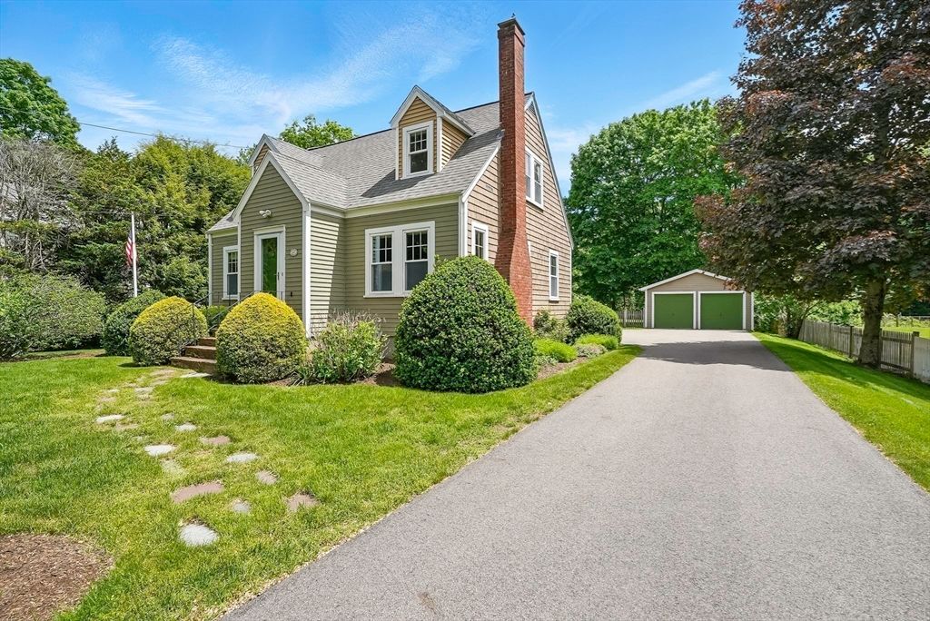 247 South St, Wrentham, MA 02093