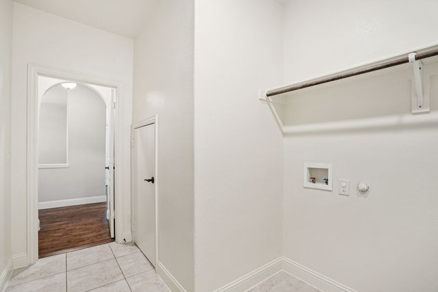 725 Lyndhurst Drive, Anna, TX 75409