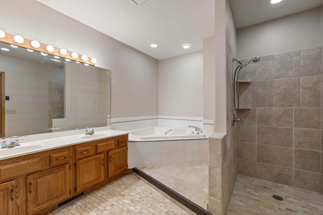 4306 Woods Way, Minnetonka, MN 55345