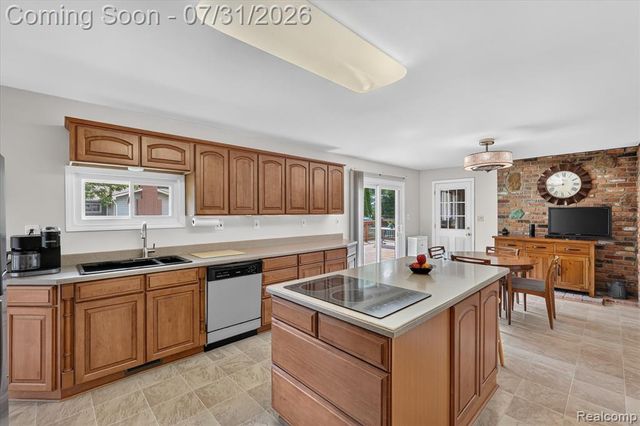25650 Glamorgan, Novi, MI 48374