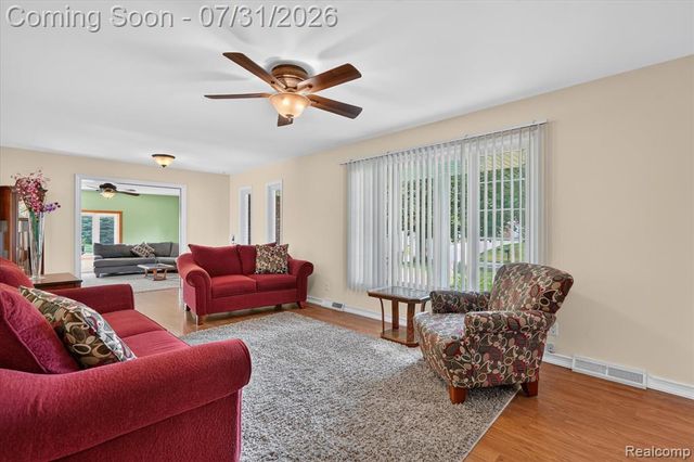 25650 Glamorgan, Novi, MI 48374