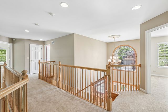 426 Heatherwood Drive SE, Oswego, IL 60543
