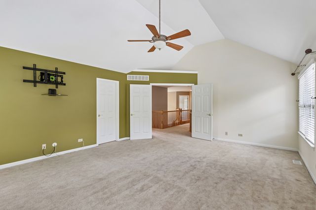 426 Heatherwood Drive SE, Oswego, IL 60543
