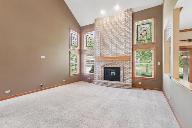 426 Heatherwood Drive SE, Oswego, IL 60543