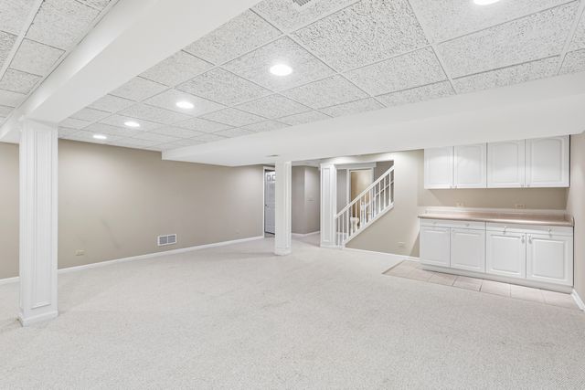 426 Heatherwood Drive SE, Oswego, IL 60543