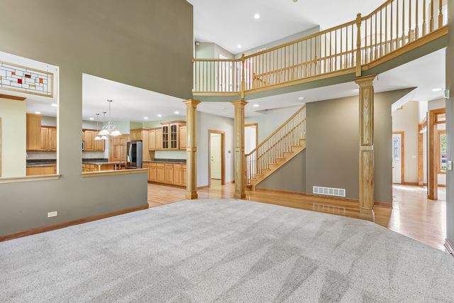 426 Heatherwood Drive SE, Oswego, IL 60543