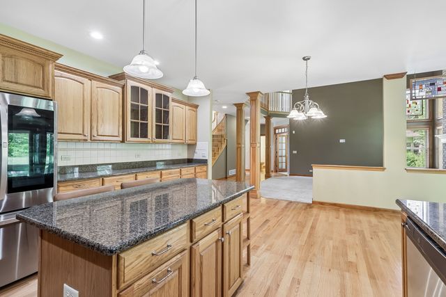 426 Heatherwood Drive SE, Oswego, IL 60543
