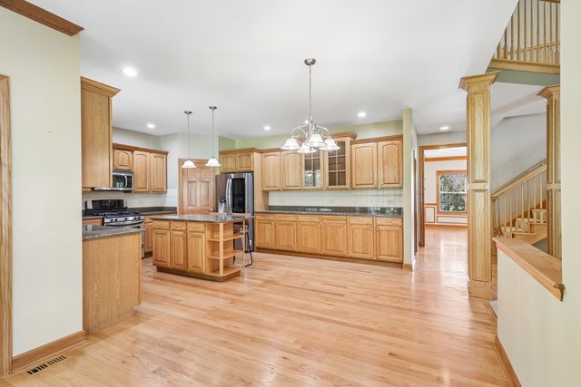 426 Heatherwood Drive SE, Oswego, IL 60543