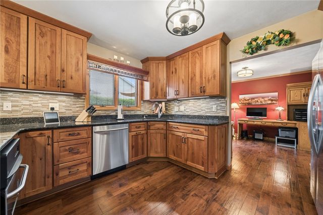 215 Shelby Drive, Hempfield Twp, PA 15601