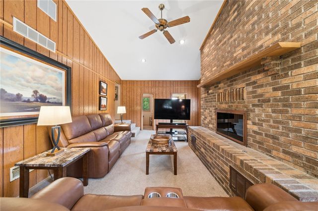 215 Shelby Drive, Hempfield Twp, PA 15601