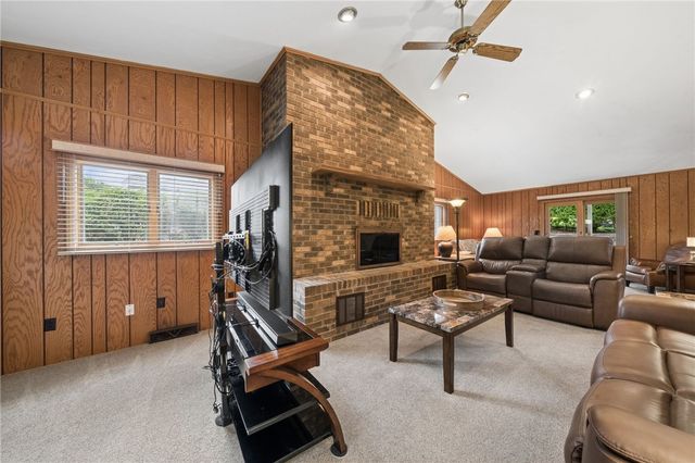 215 Shelby Drive, Hempfield Twp, PA 15601
