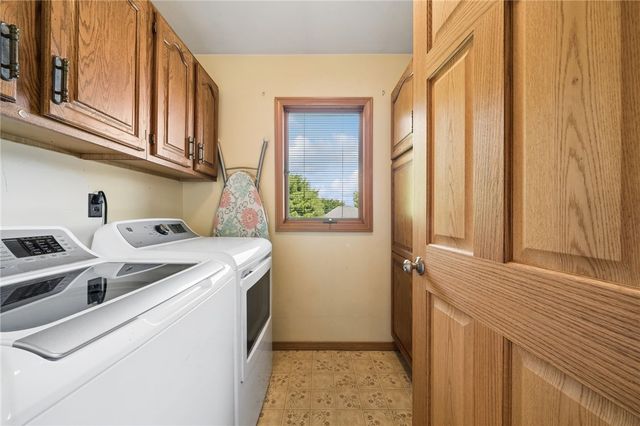 215 Shelby Drive, Hempfield Twp, PA 15601