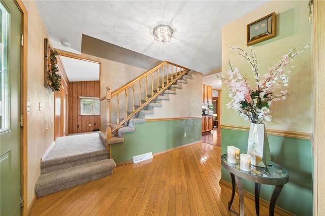 215 Shelby Drive, Hempfield Twp, PA 15601