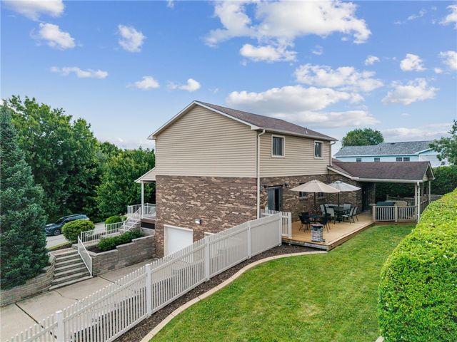 215 Shelby Drive, Hempfield Twp, PA 15601