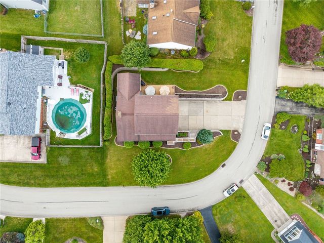 215 Shelby Drive, Hempfield Twp, PA 15601