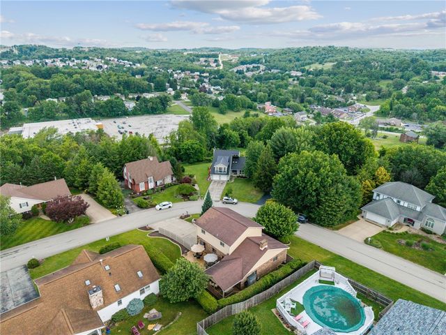 215 Shelby Drive, Hempfield Twp, PA 15601