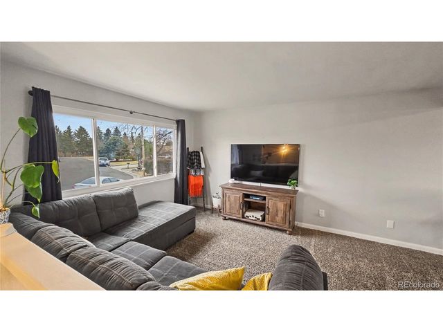 125 Columbia Dr, Julesburg, CO 80737